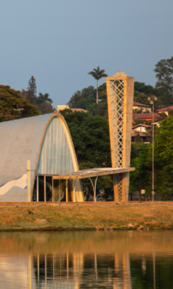 Foto da Igreja  as margens da Lagoa da Pampulha em Belo Horizonte