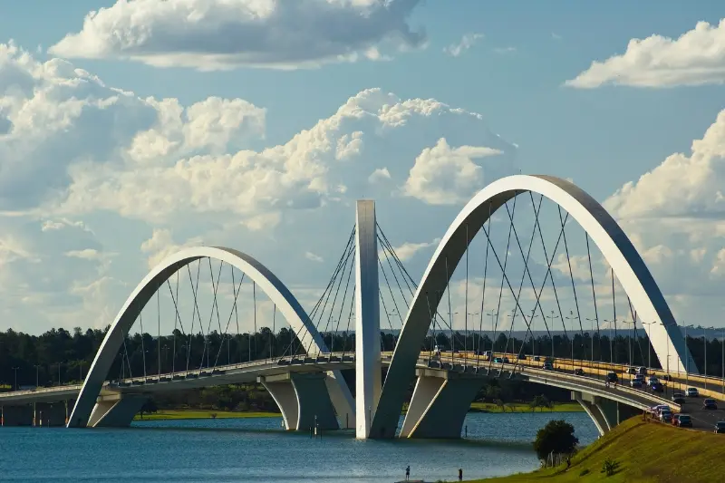 Foto a  distância da Ponte JK em Brasília